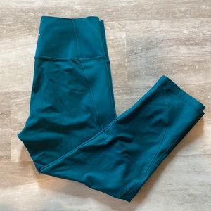 Medium teal built in sculpt Old Navy capri leggings